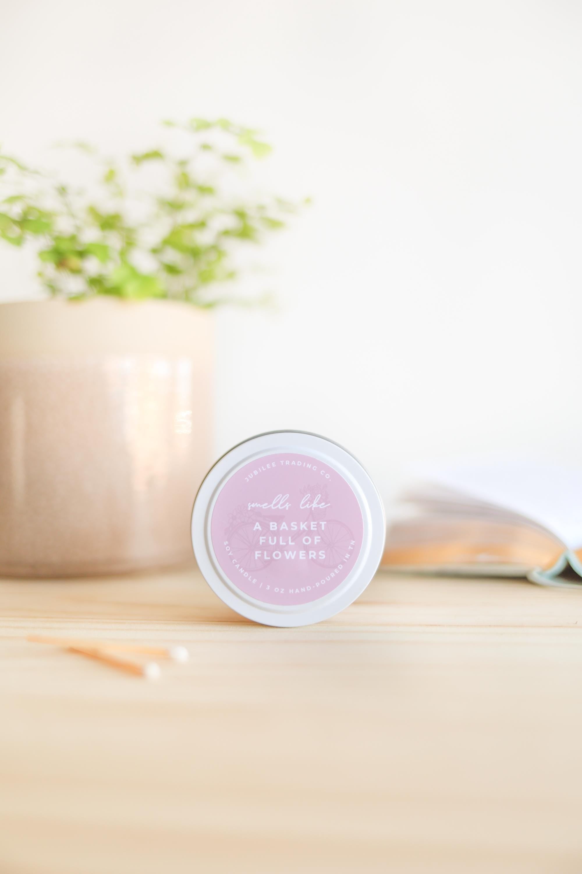 A Basket Full of Flowers Candle | floral | blossom | nature scent | soy wax | natural fragrance | hand-poured | bright | refreshing candle