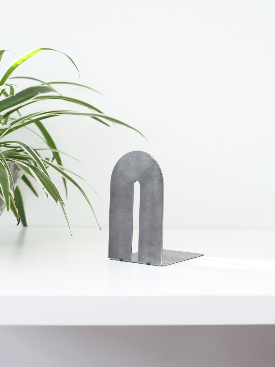 Metal Arch Bookend - Highland Ridge Decor