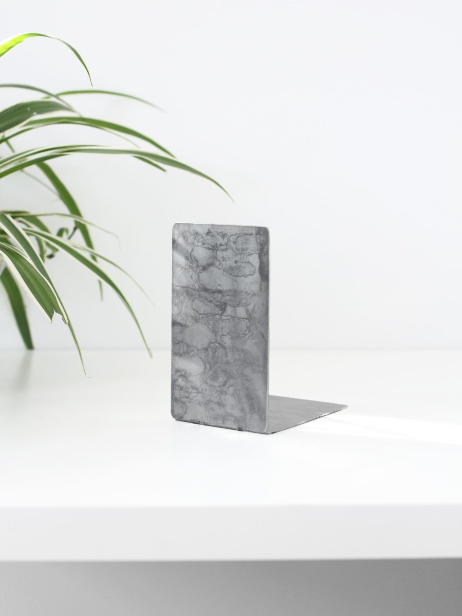 Metal Bookend - Highland Ridge Decor
