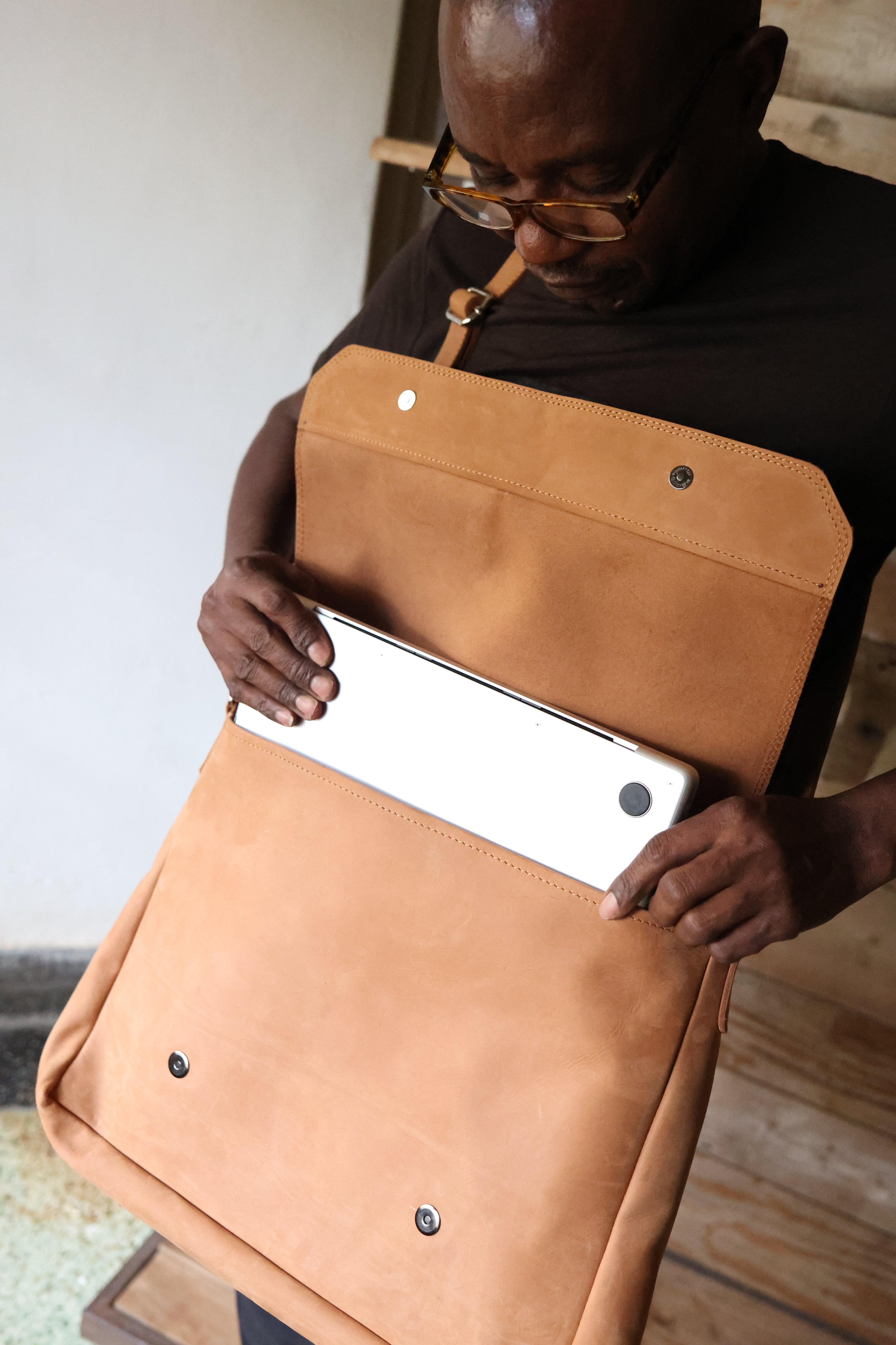 Wayne Leather Messenger Bag