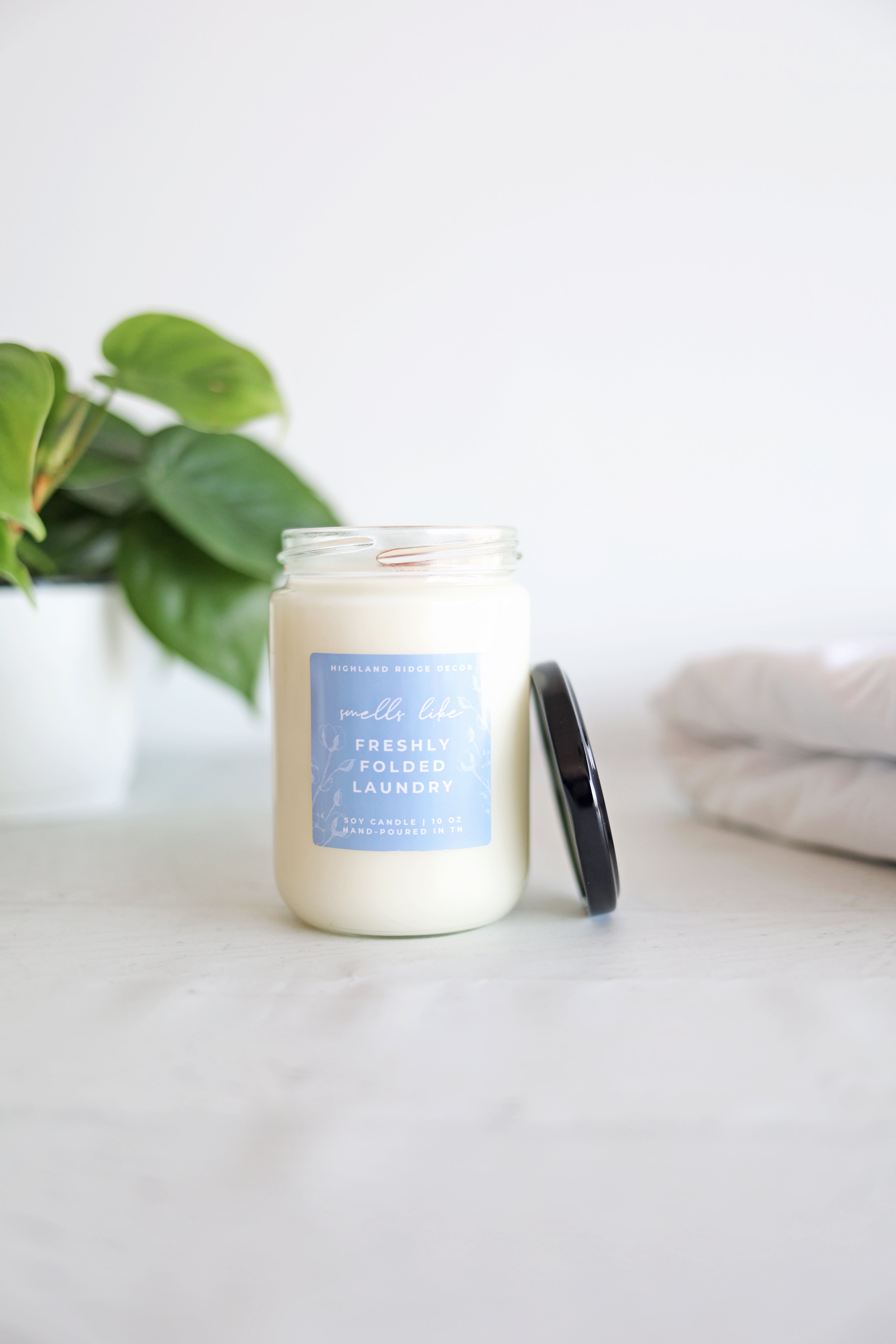 Freshly Folded Laundry Candle