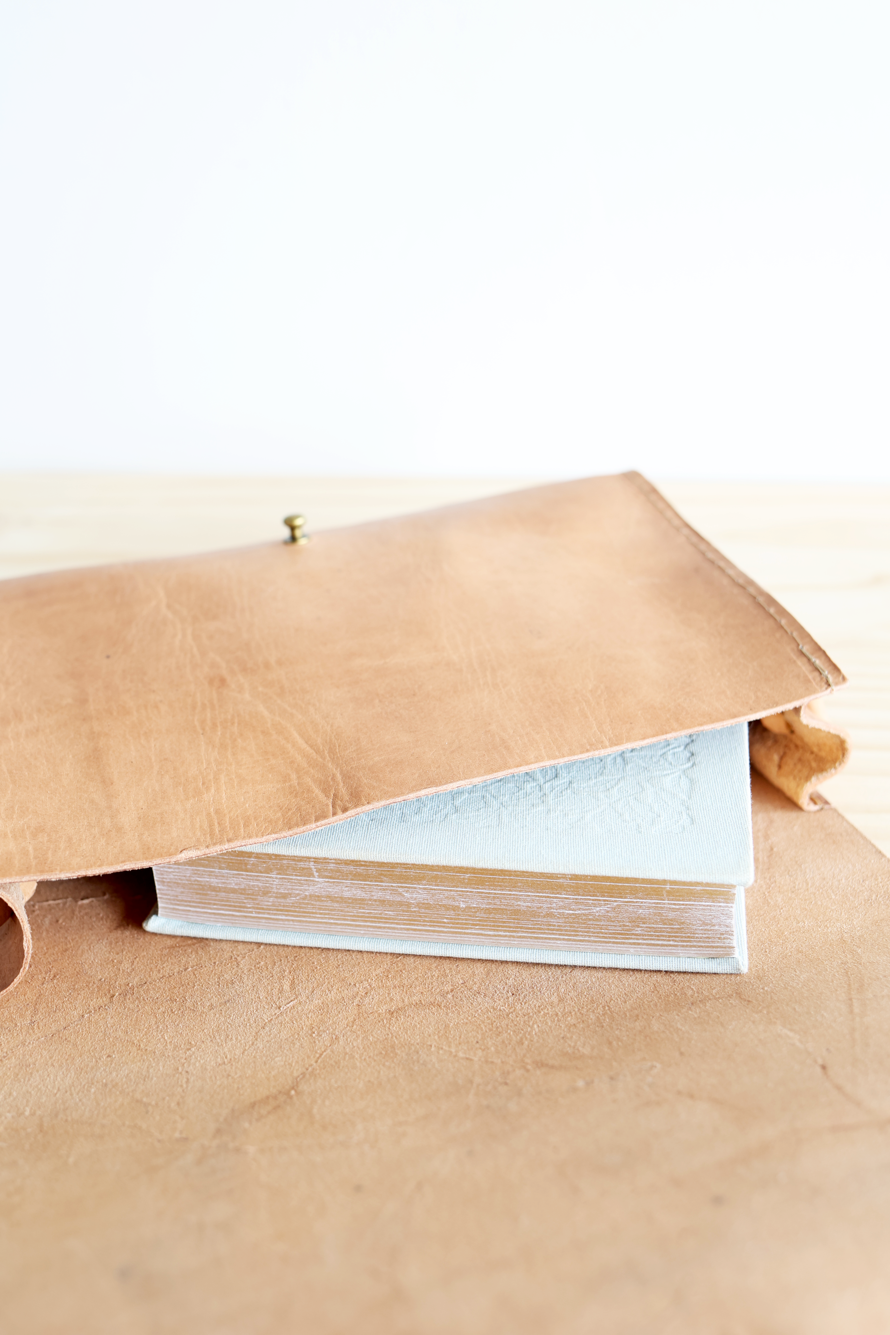 Atlas Crossbody