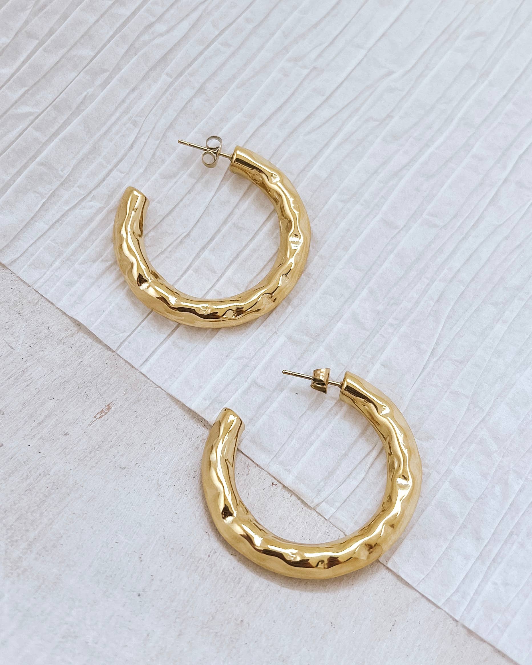 Elondo Hammered Gold Hoop Earrings