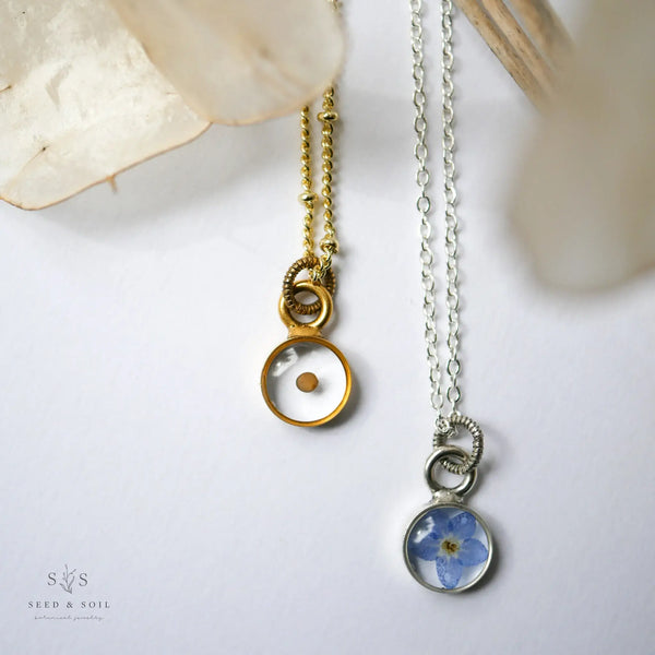 Small Circle Pendant: Forget-me-not / Plain / Silver