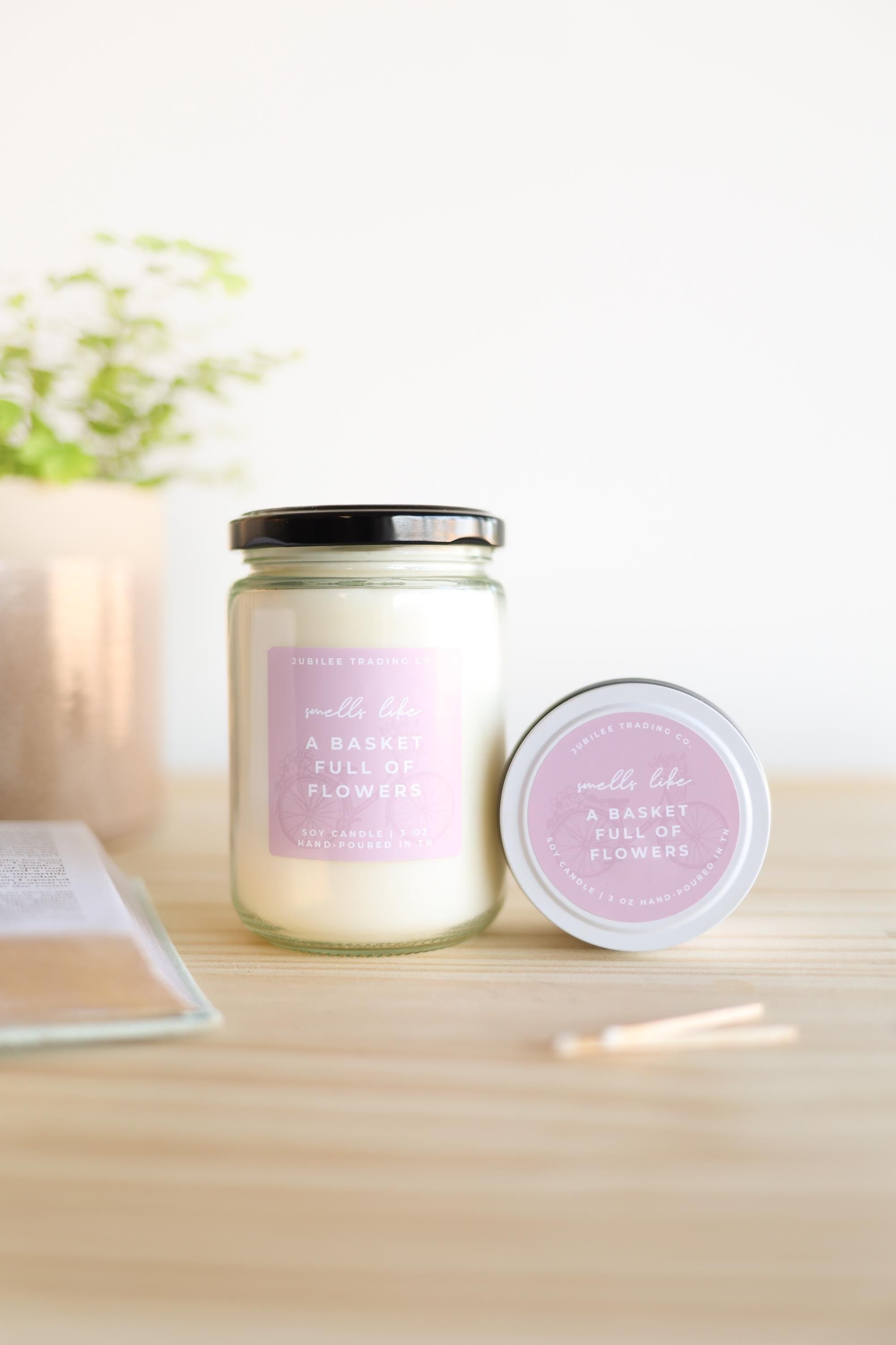 A Basket Full of Flowers Candle | floral | blossom | nature scent | soy wax | natural fragrance | hand-poured | bright | refreshing candle