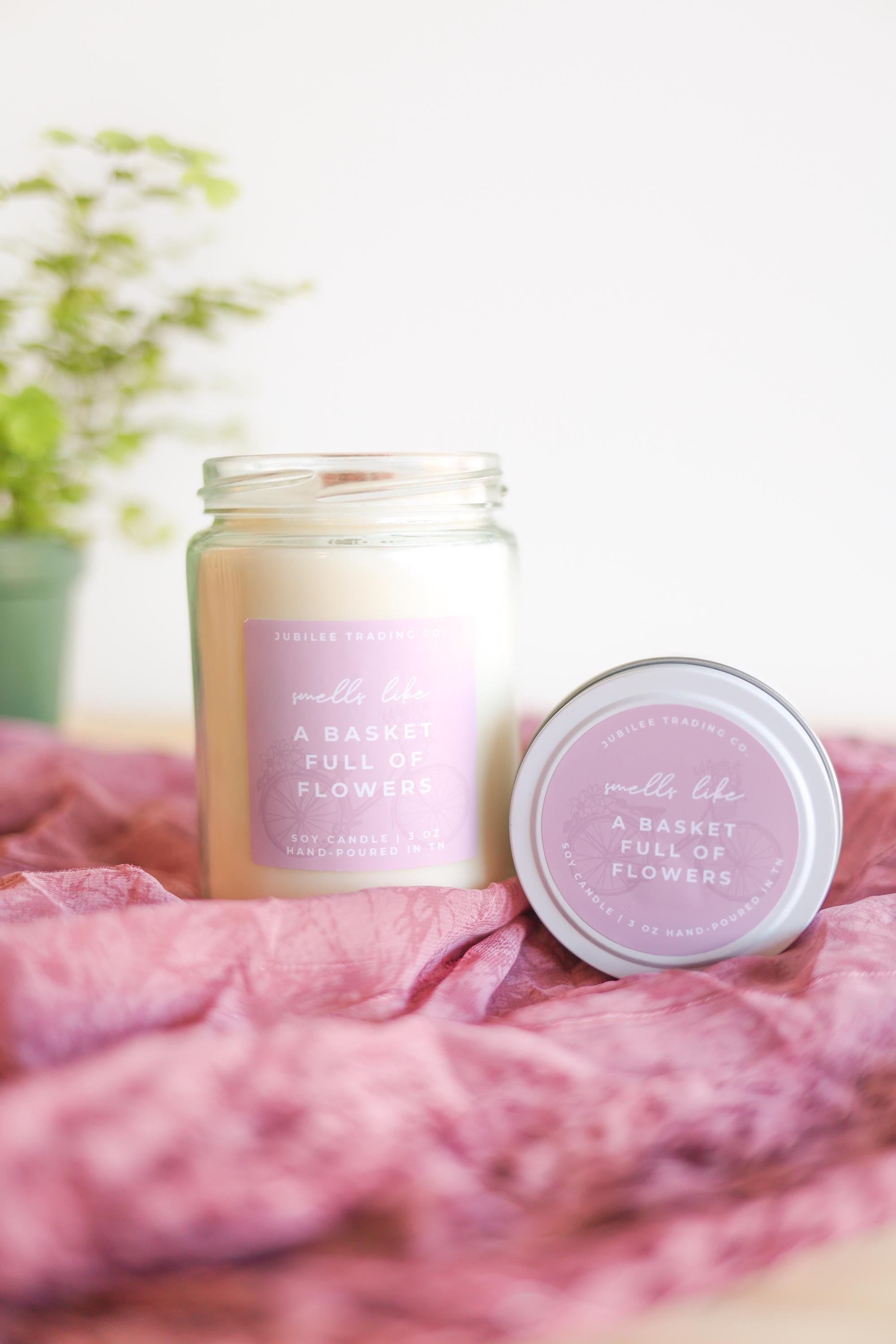A Basket Full of Flowers Candle | floral | blossom | nature scent | soy wax | natural fragrance | hand-poured | bright | refreshing candle