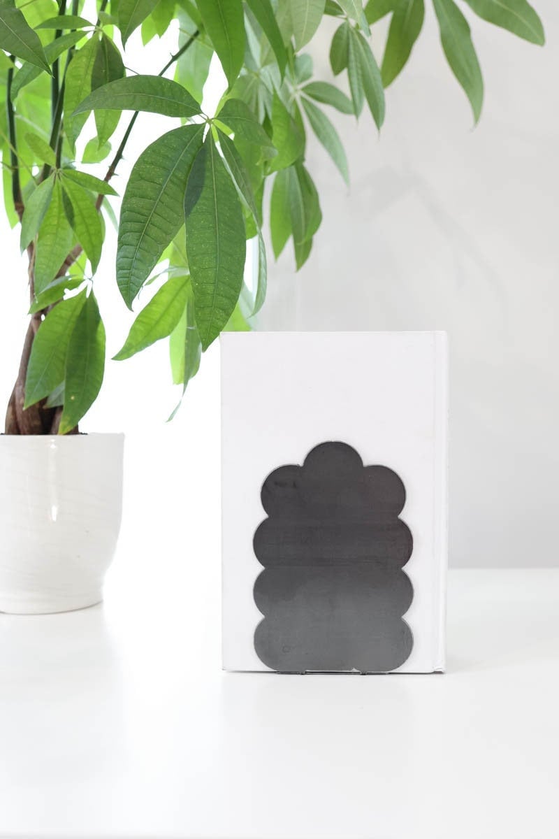 Scallop Arch Bookend  |  bookcase organization home decor book shelf