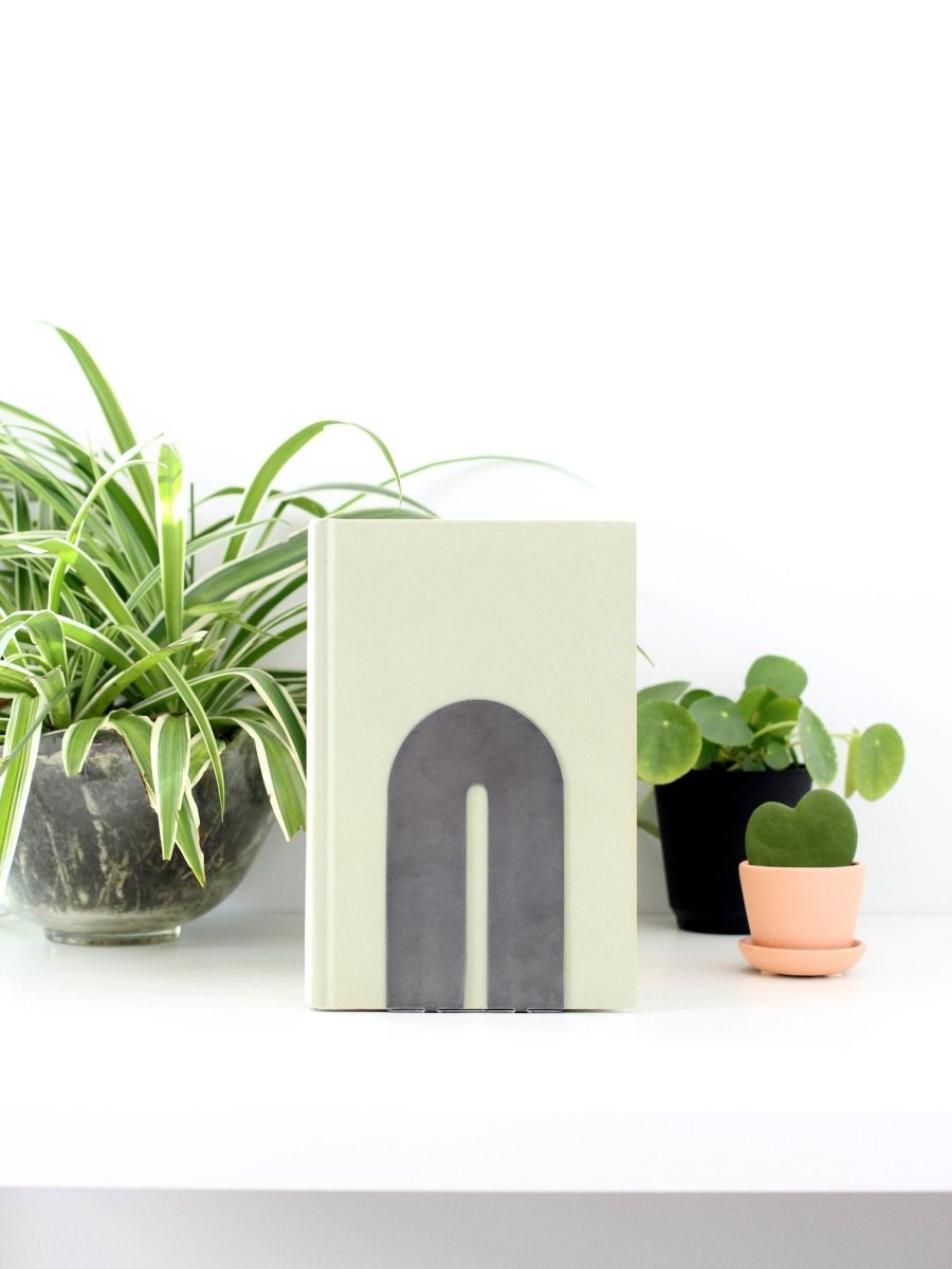 Metal Arch Bookend - Highland Ridge Decor